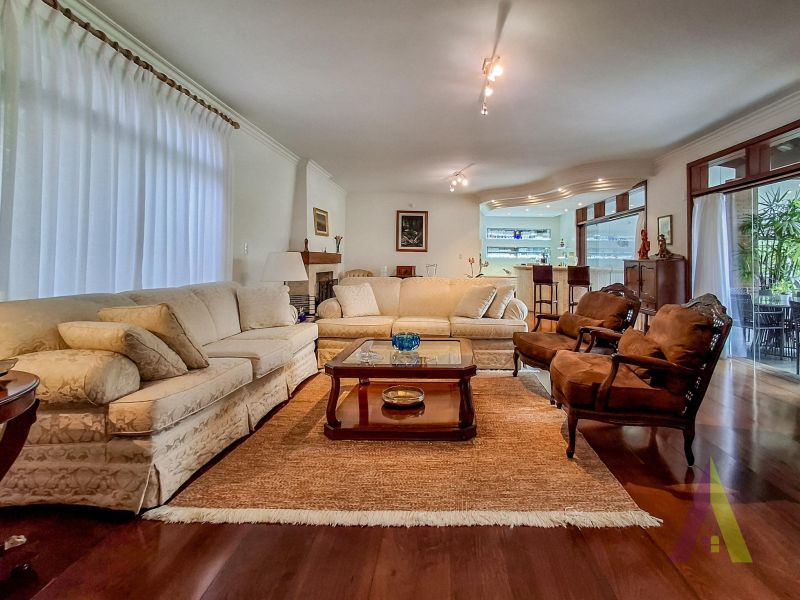 Casa terrea em condominio com excelente localização em São Roque!