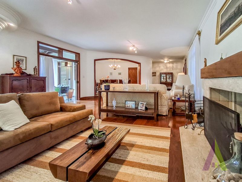 Casa terrea em condominio com excelente localização em São Roque!