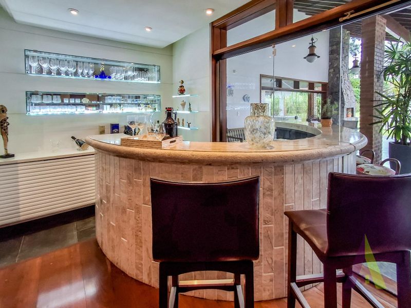 Casa terrea em condominio com excelente localização em São Roque!