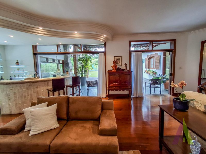 Casa terrea em condominio com excelente localização em São Roque!