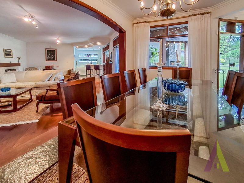 Casa terrea em condominio com excelente localização em São Roque!