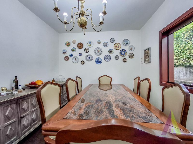 Casa terrea em condominio com excelente localização em São Roque!