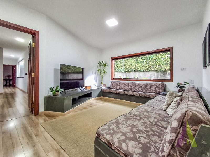 Casa terrea em condominio com excelente localização em São Roque!