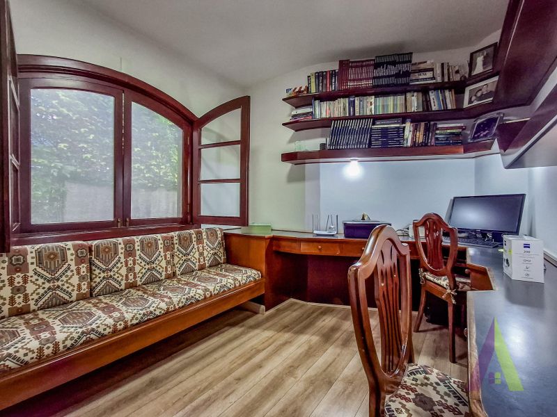 Casa terrea em condominio com excelente localização em São Roque!