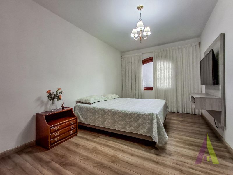 Casa terrea em condominio com excelente localização em São Roque!