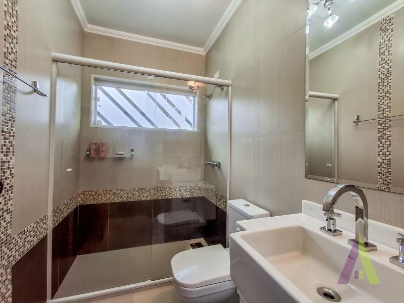 Casa terrea em condominio com excelente localização em São Roque!