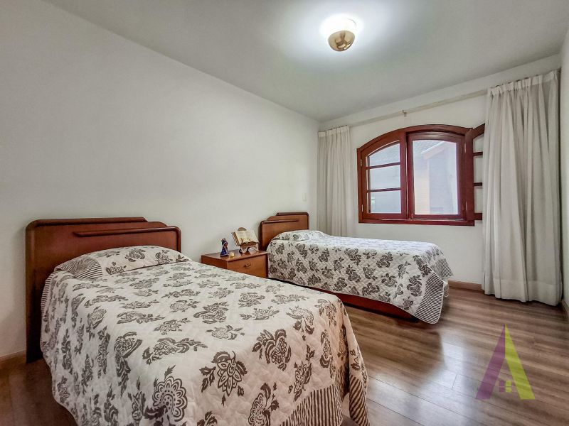 Casa terrea em condominio com excelente localização em São Roque!