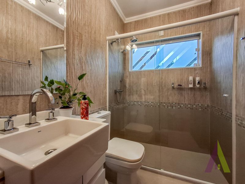 Casa terrea em condominio com excelente localização em São Roque!