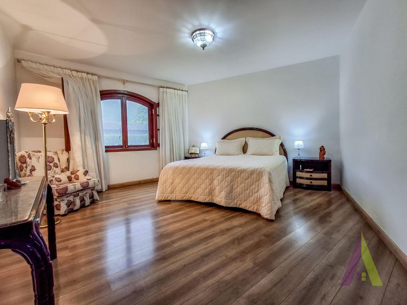 Casa terrea em condominio com excelente localização em São Roque!