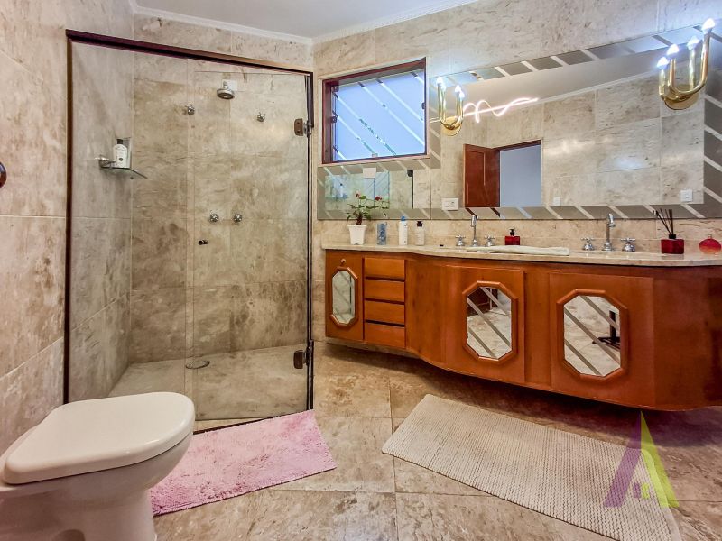 Casa terrea em condominio com excelente localização em São Roque!