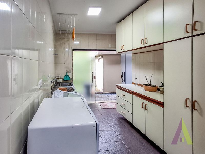 Casa terrea em condominio com excelente localização em São Roque!