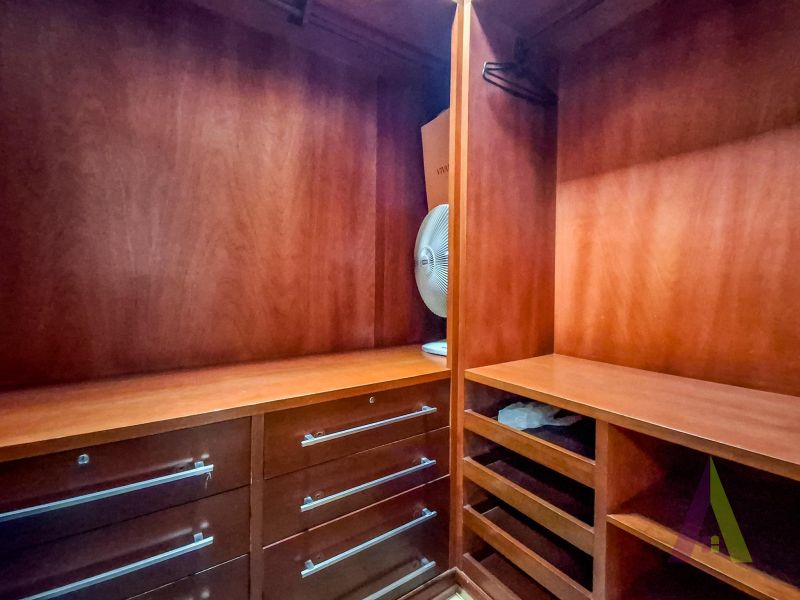 Casa terrea em condominio com excelente localização em São Roque!