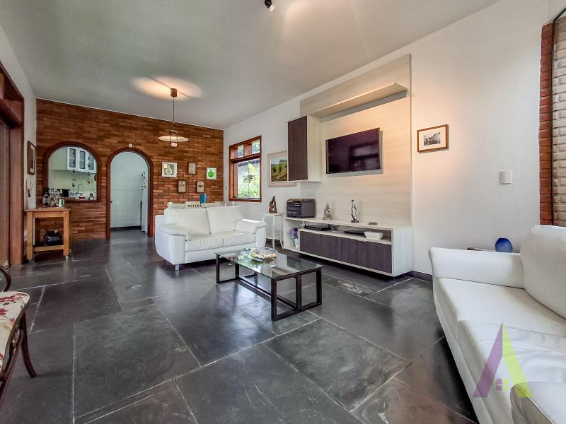 Casa terrea em condominio com excelente localização em São Roque!