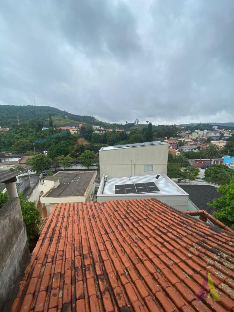 Sobrado Próximo ao Centro de São Roque! 