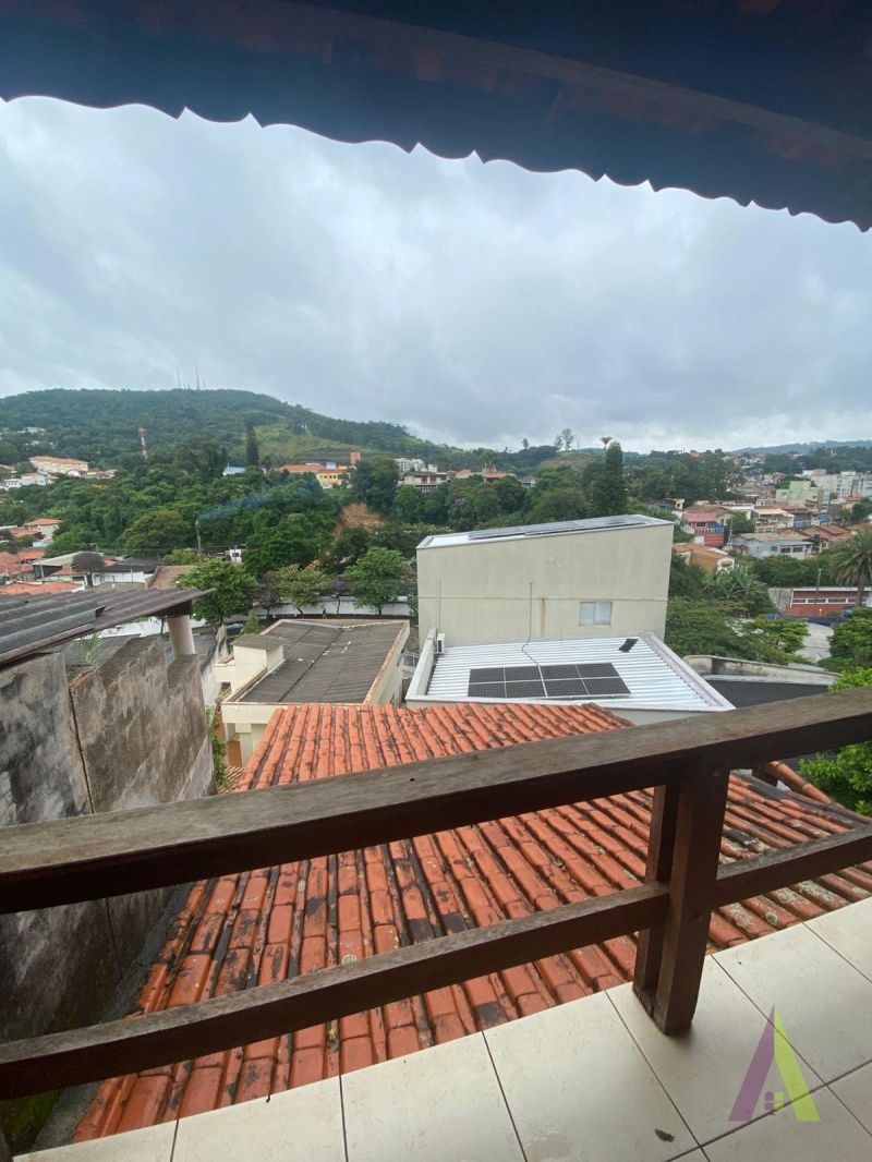 Sobrado Próximo ao Centro de São Roque! 