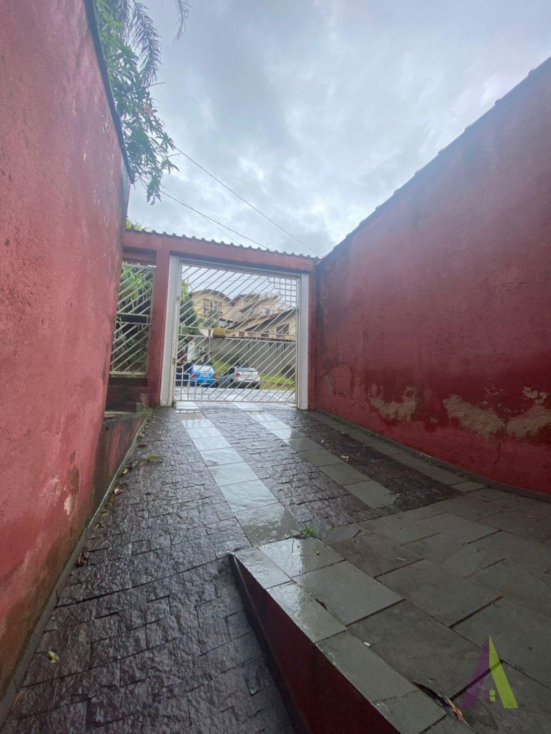 Sobrado Próximo ao Centro de São Roque! 