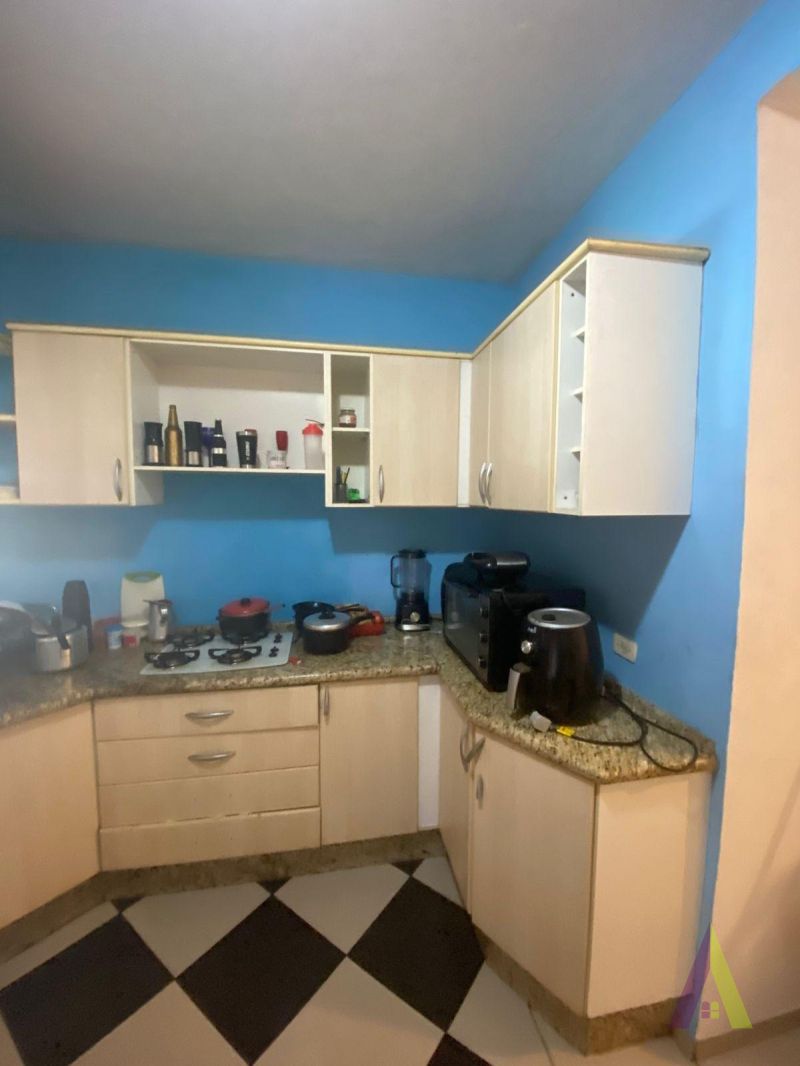 Sobrado Próximo ao Centro de São Roque! 