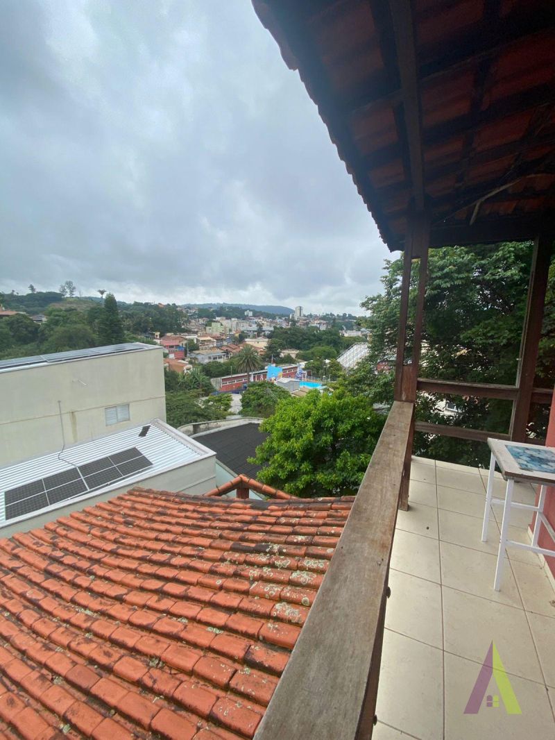 Sobrado Próximo ao Centro de São Roque! 