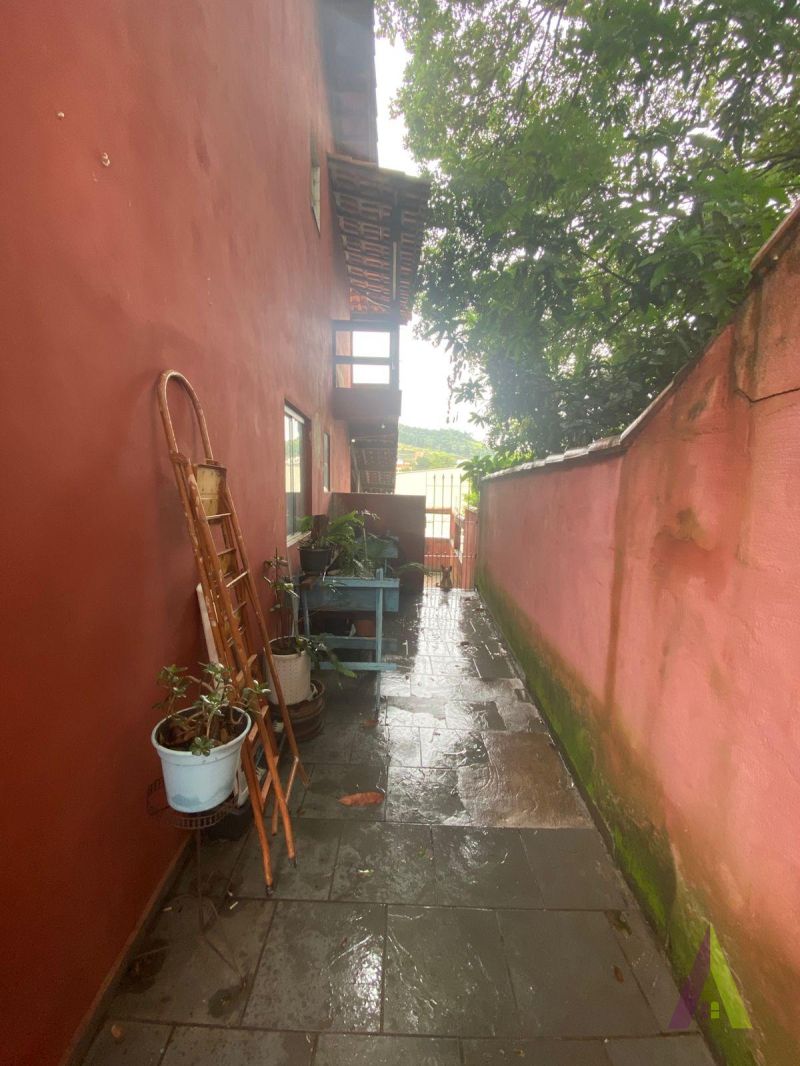 Sobrado Próximo ao Centro de São Roque! 