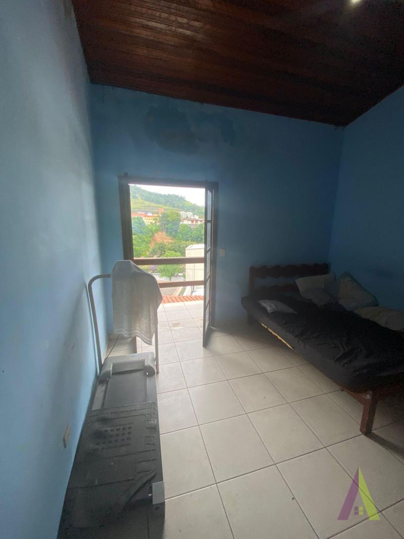 Sobrado Próximo ao Centro de São Roque! 