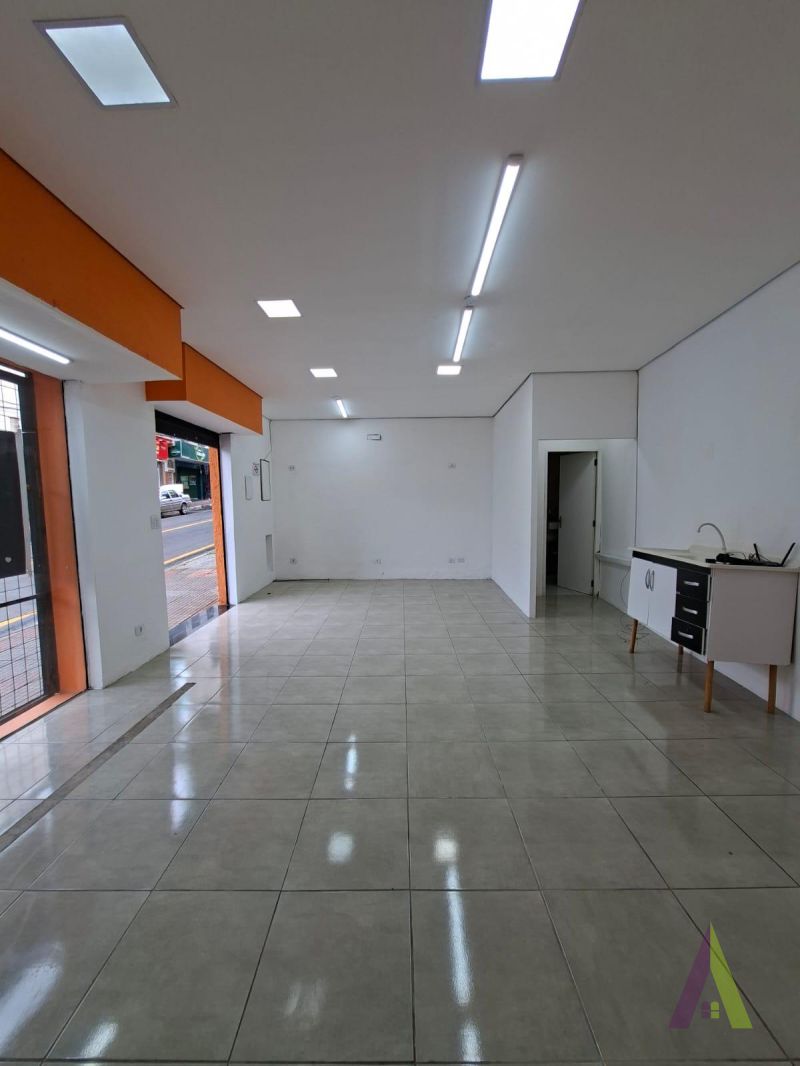 Sala Comercial no Centro de São Roque!