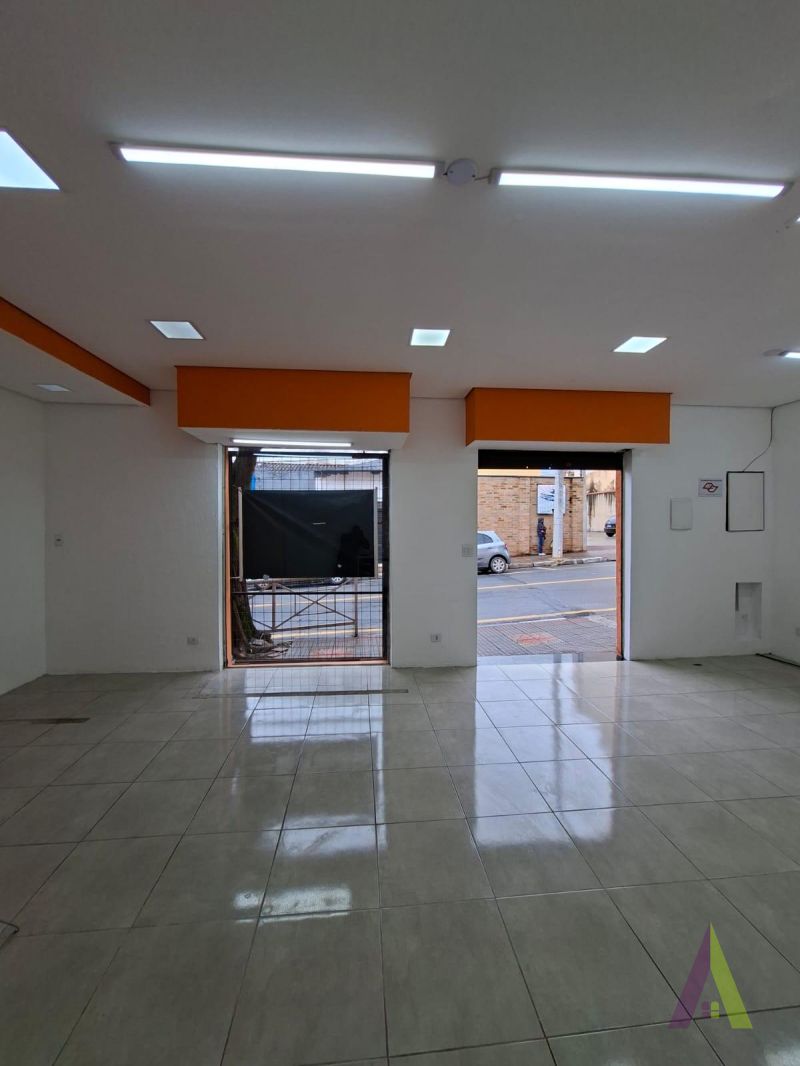 Sala Comercial no Centro de São Roque!