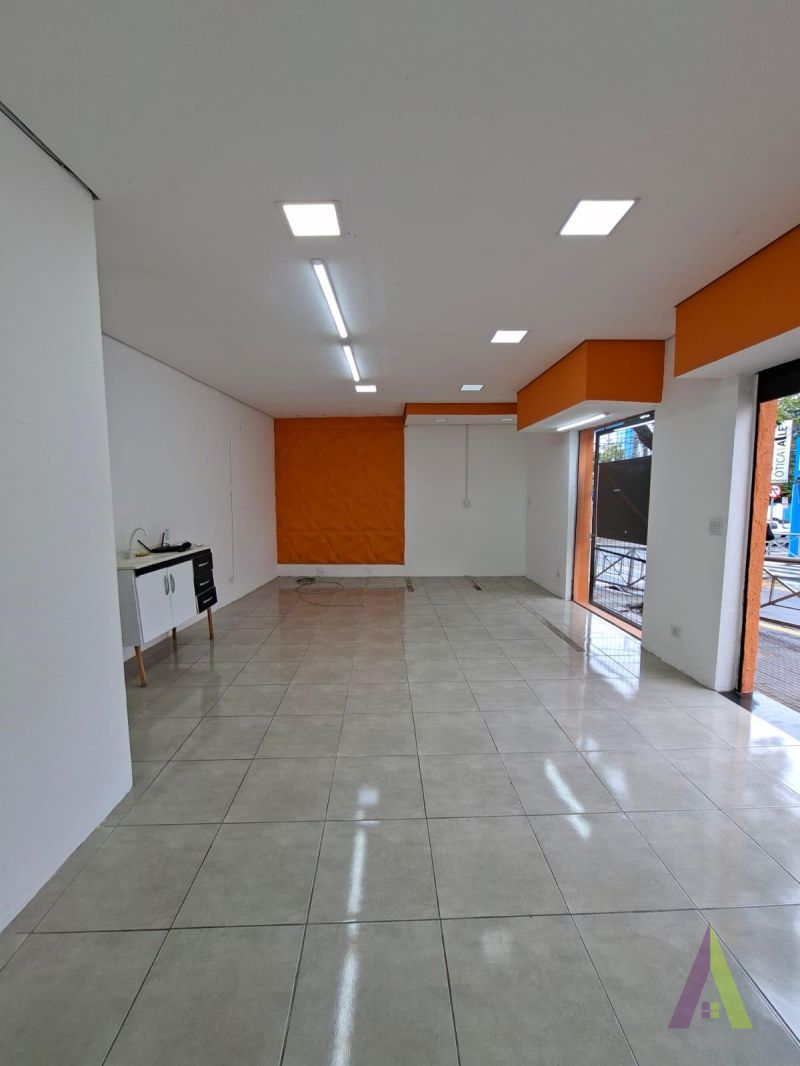 Sala Comercial no Centro de São Roque!