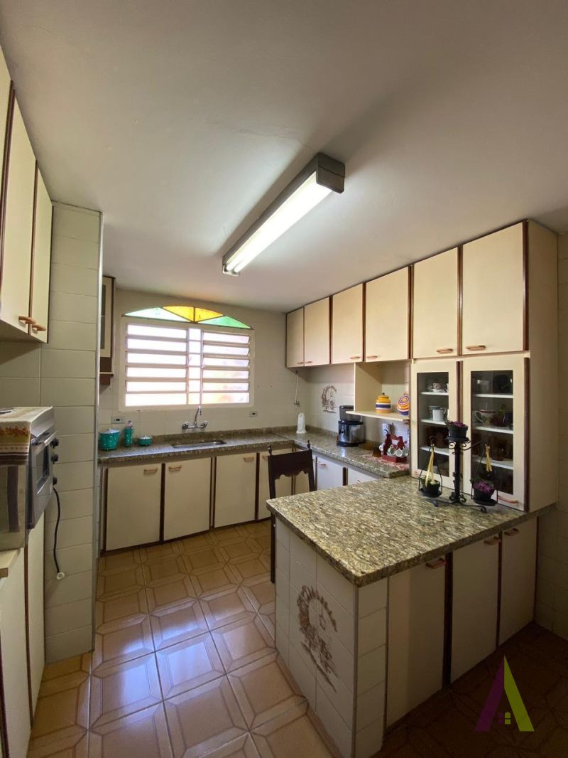 Casa Comercial Térrea No Centro de São Roque