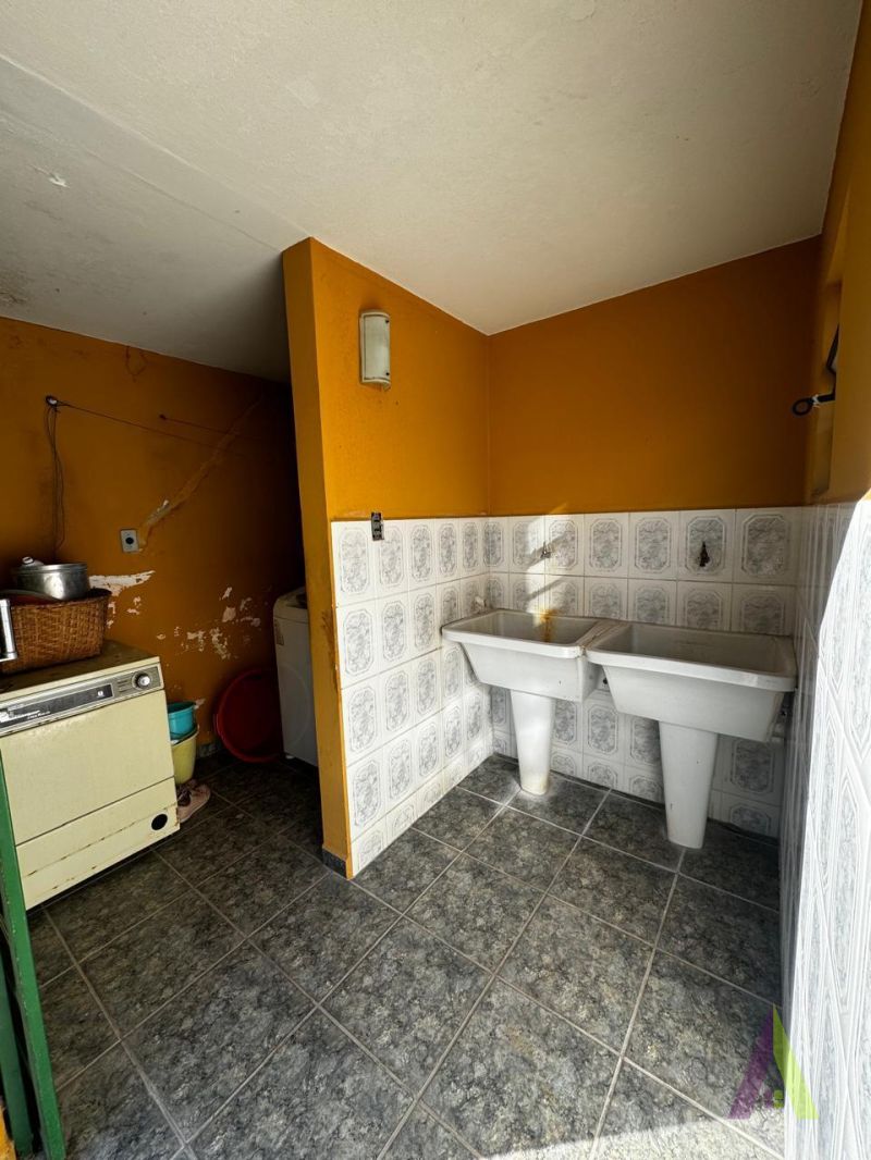 Casa Comercial Térrea No Centro de São Roque