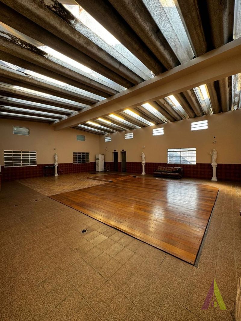 Casa Comercial Térrea No Centro de São Roque