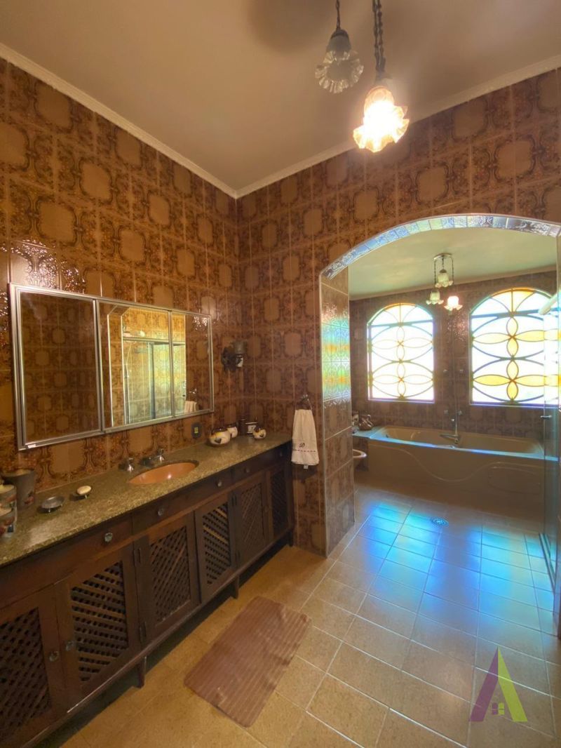 Casa Comercial Térrea No Centro de São Roque