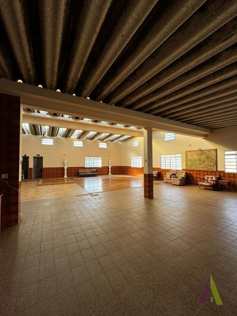 Casa Comercial Térrea No Centro de São Roque