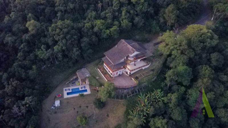 Mansão Magnifica em Condomínio em São Roque! 