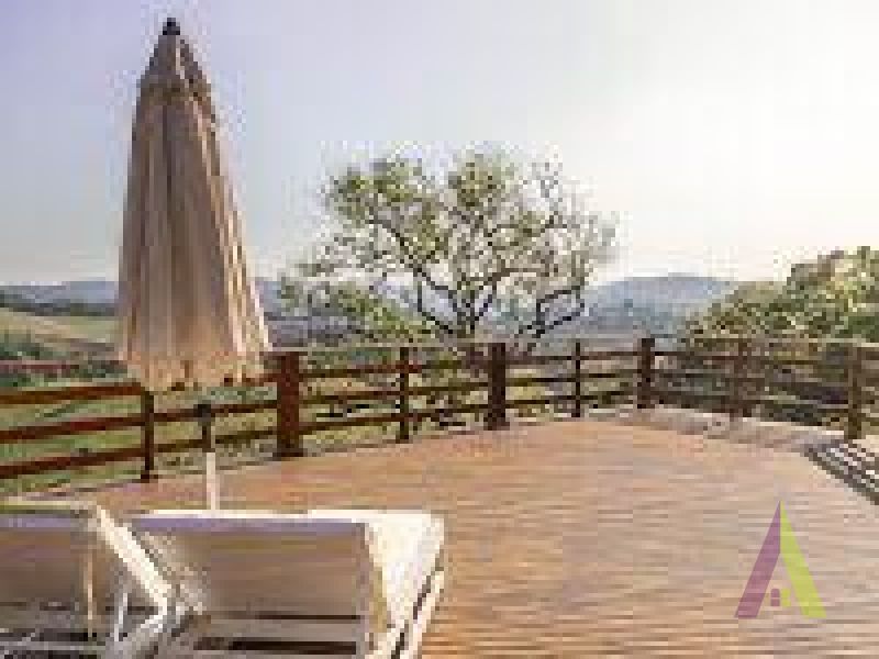 Mansão Magnifica em Condomínio em São Roque! 