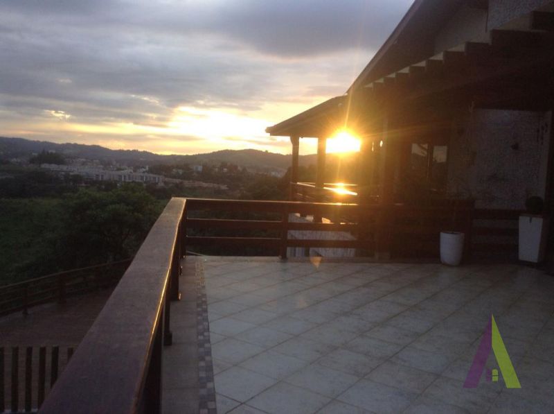 Mansão Magnifica em Condomínio em São Roque! 