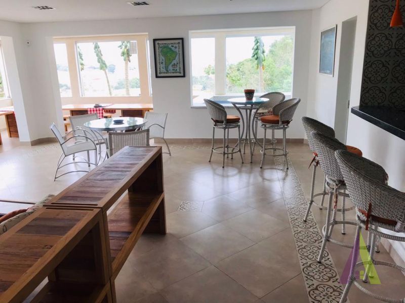 Mansão Magnifica em Condomínio em São Roque! 