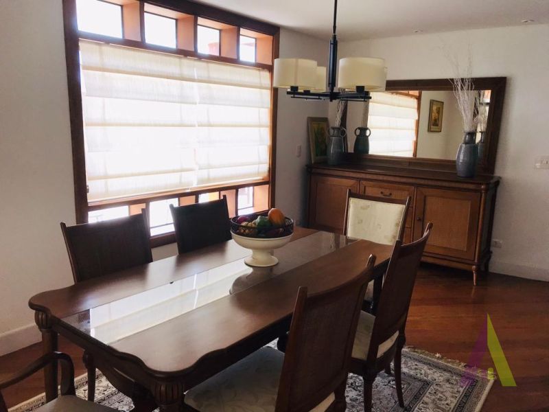 Mansão Magnifica em Condomínio em São Roque! 