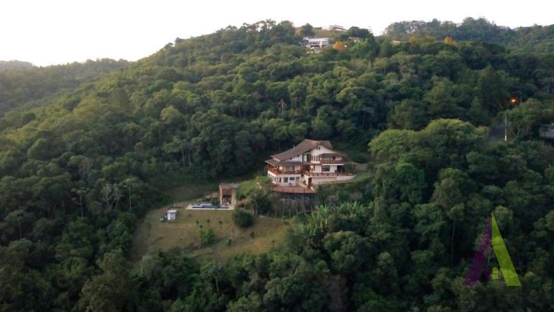 Mansão Magnifica em Condomínio em São Roque! 