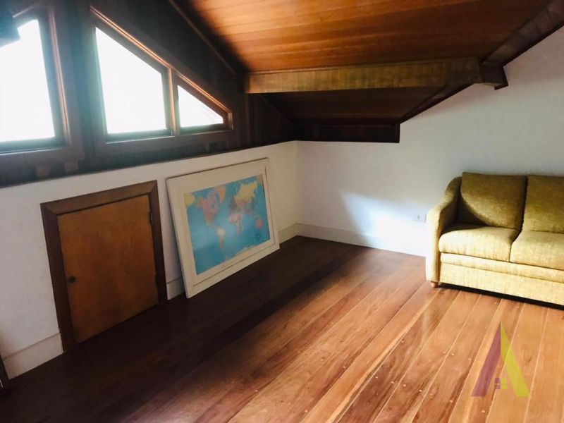 Mansão Magnifica em Condomínio em São Roque! 