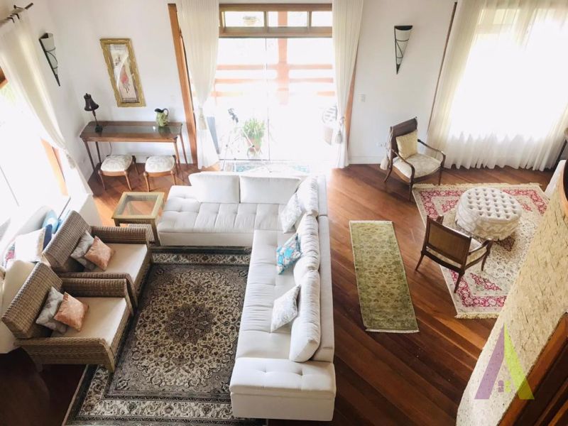 Mansão Magnifica em Condomínio em São Roque! 