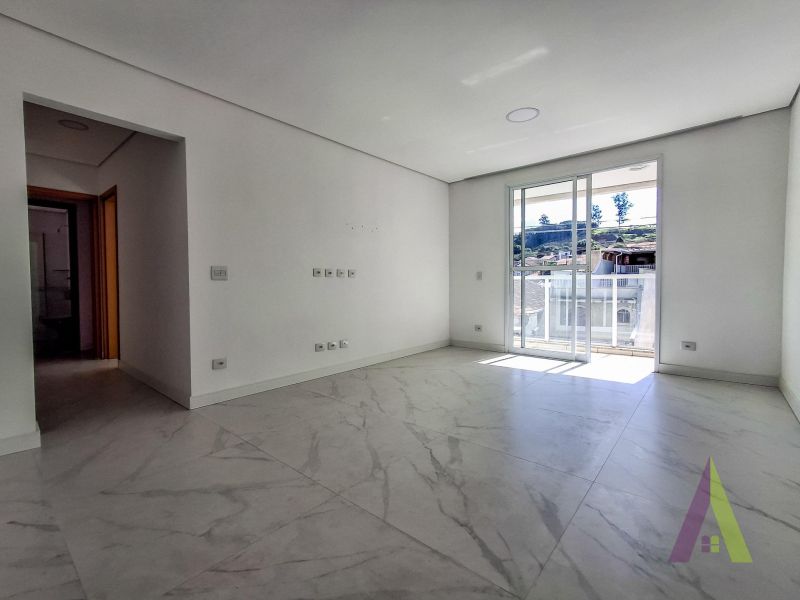 Apartamento com Elevador no Centro de São Roque!