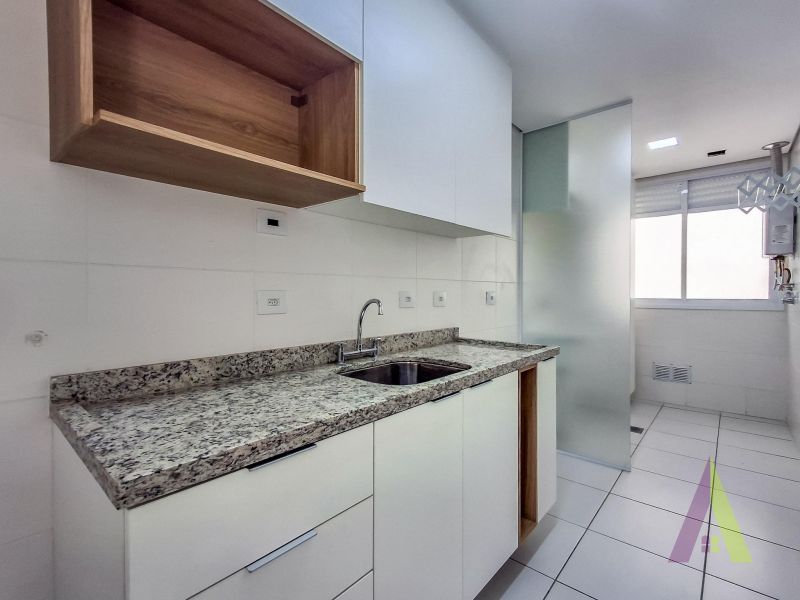 Apartamento com Elevador no Centro de São Roque!