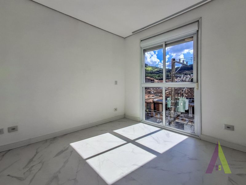 Apartamento com Elevador no Centro de São Roque!