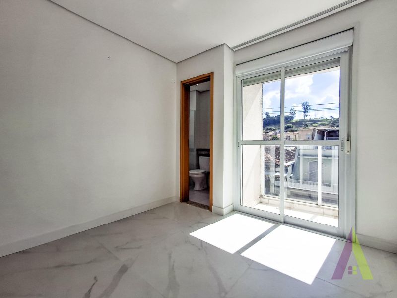 Apartamento com Elevador no Centro de São Roque!