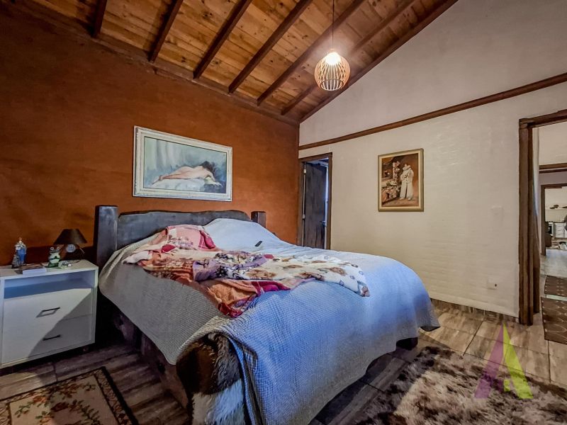 Sitio com nascente de agua e cercado por natureza em São Roque!