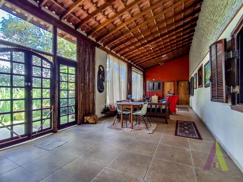 Sitio com nascente de agua e cercado por natureza em São Roque!