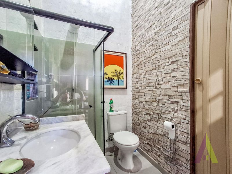 Sitio com nascente de agua e cercado por natureza em São Roque!