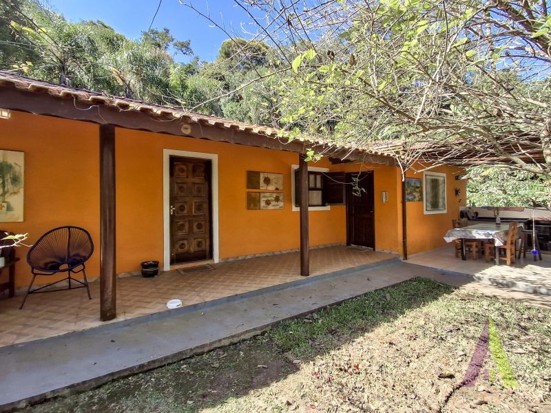 Sitio com nascente de agua e cercado por natureza em São Roque!