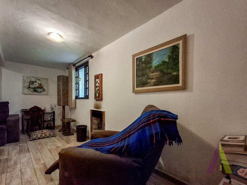 Sitio com nascente de agua e cercado por natureza em São Roque!