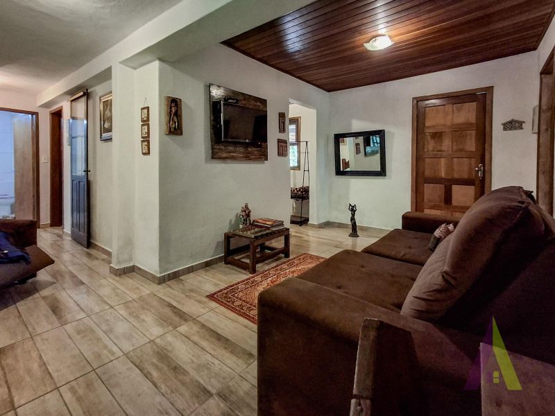 Sitio com nascente de agua e cercado por natureza em São Roque!